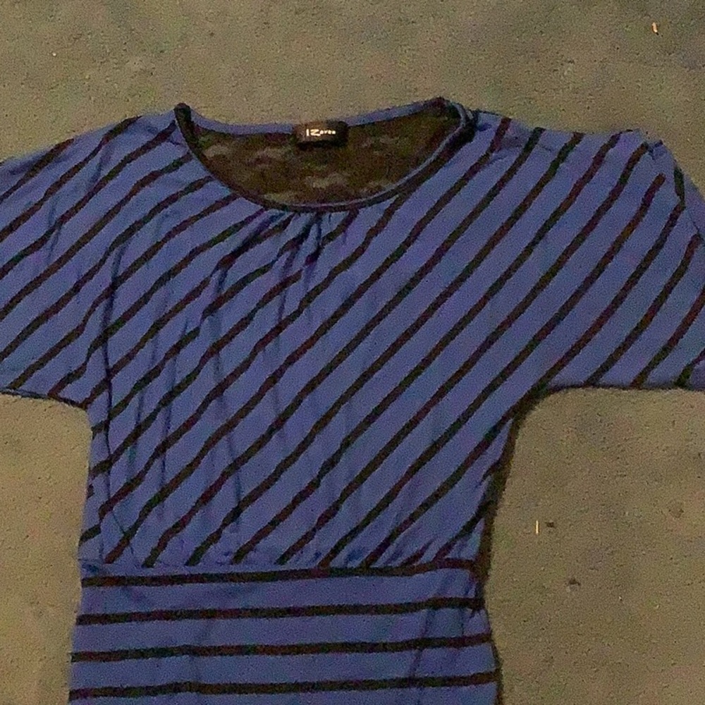 Iz byer shirt size small.